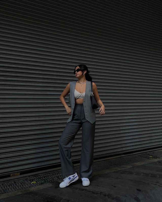 5 ideias de títulos:
1. Colete Alongado: O Guia Definitivo para um Estilo Sofisticado
2. Maxicolete: Como Incorporar essa Peça-Chave no seu Guarda-Roupa
3. Dicas de Styling: Transforme seu Visual com o Colete de Alfaiataria
4. Do Casual ao Elegante: Versatilidade do Colete Alongado
5. Colete Masculino: Tendências e Como Usar com Estilo