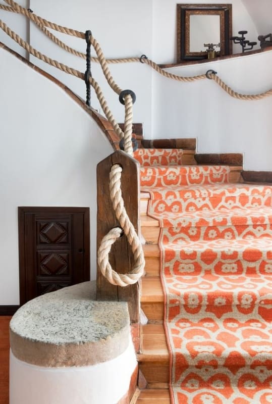 Soluções criativas para escadas com formatos diferentes - inspiração 2