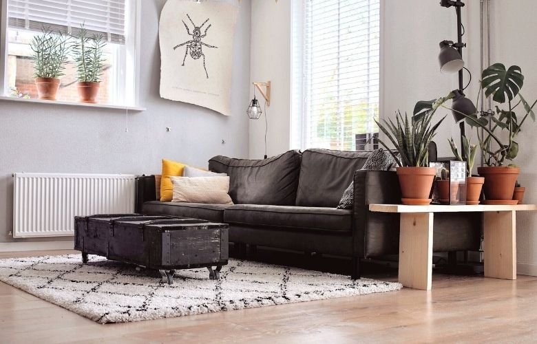 O toque final: Use o tapete para unir cores e texturas, criando um ambiente coeso e convidativo. Pense na sua cor e estampa favorita para dar vida ao seu espaço. - inspiração 3