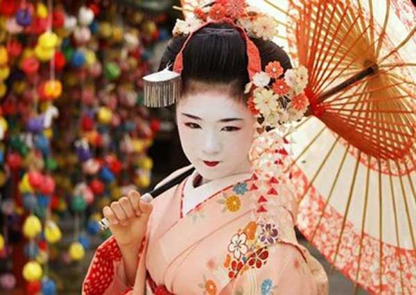 O Fascínio das Geishas e Maikos: Arte e Tradição em Movimento - inspiração 2