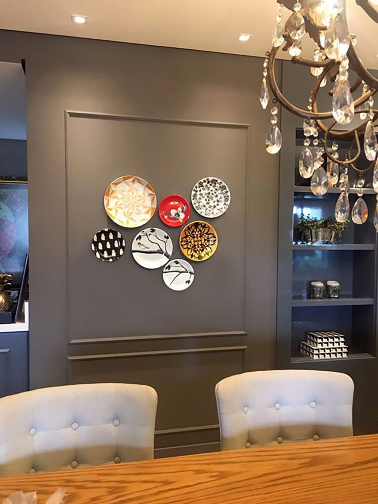 A Paleta de Cores que Transforma seu Ambiente com Pratos Decorativos - inspiração 1