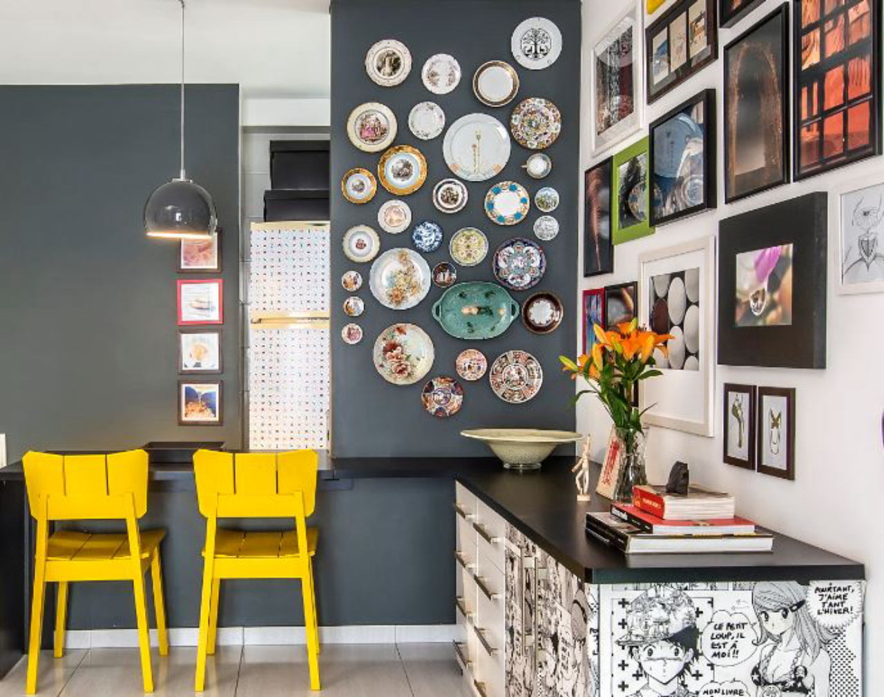 Misturando Materiais: Pratos com Outros Objetos Decorativos na Parede - inspiração 2