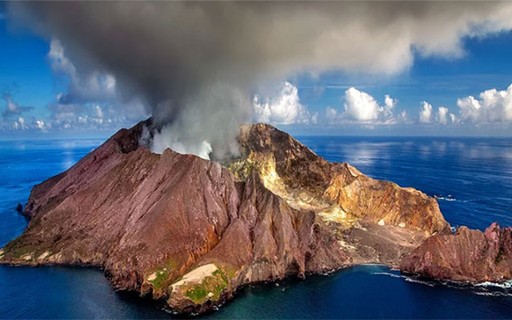 O Que Sai de um Vulcão? Magma, Lava, Cinzas e Gases - inspiração 2