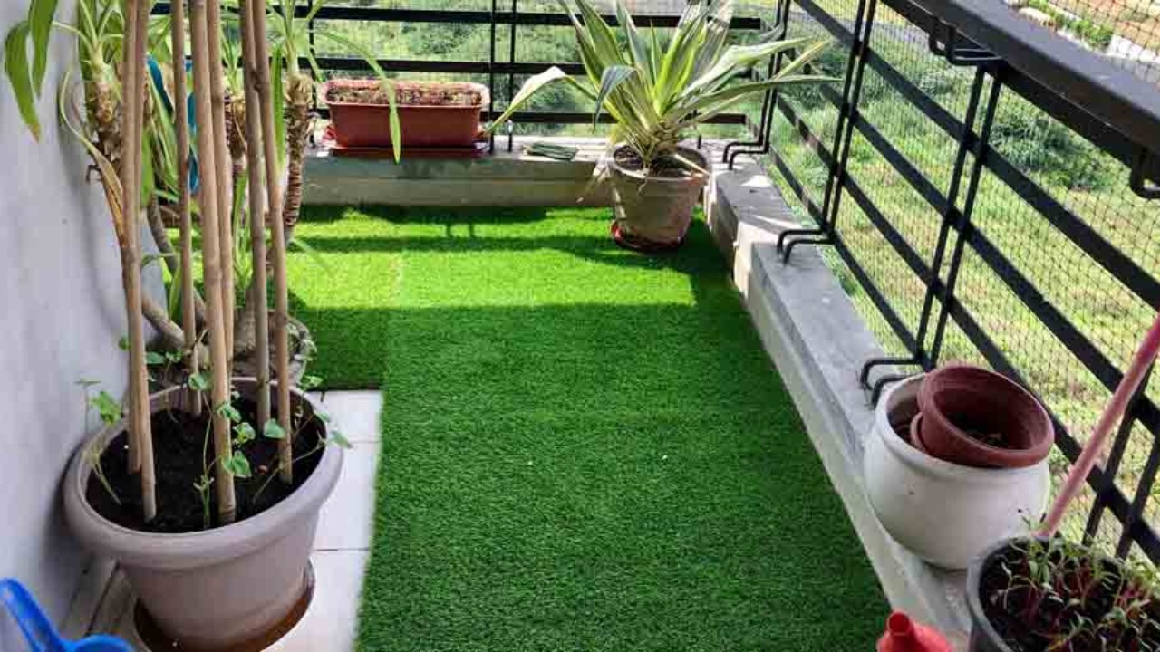 Toque Tropical: Combinando Grama Sintética com Plantas Exuberantes - inspiração 1