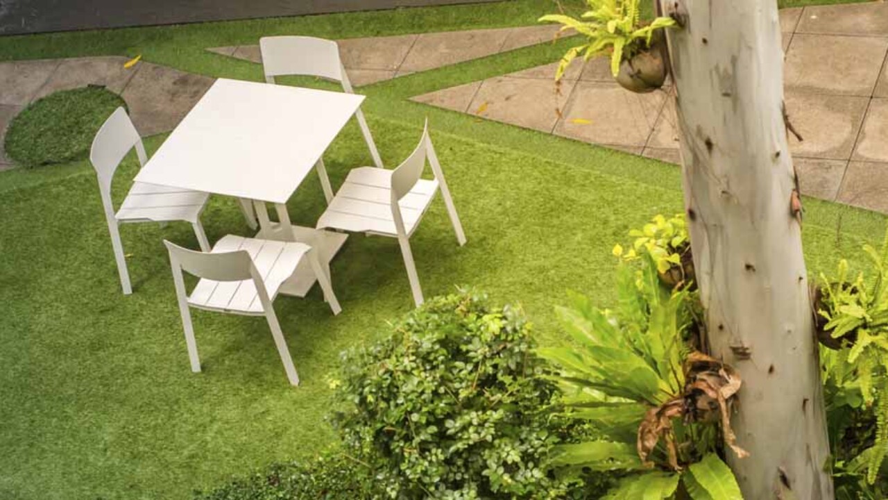 Varanda Pet-Friendly: Grama Sintética Segura e Confortável - inspiração 1