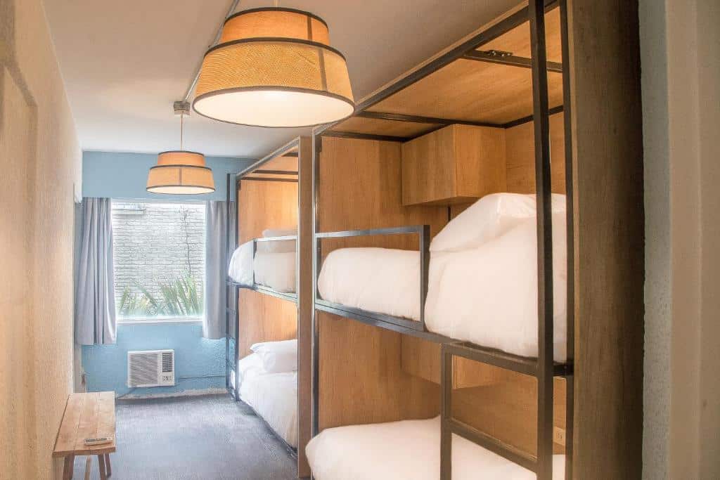 Segurança em primeiro lugar: fechadura no quarto e na porta principal - inspiração 1