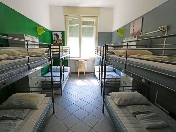 Segurança em primeiro lugar: fechadura no quarto e na porta principal - inspiração 2