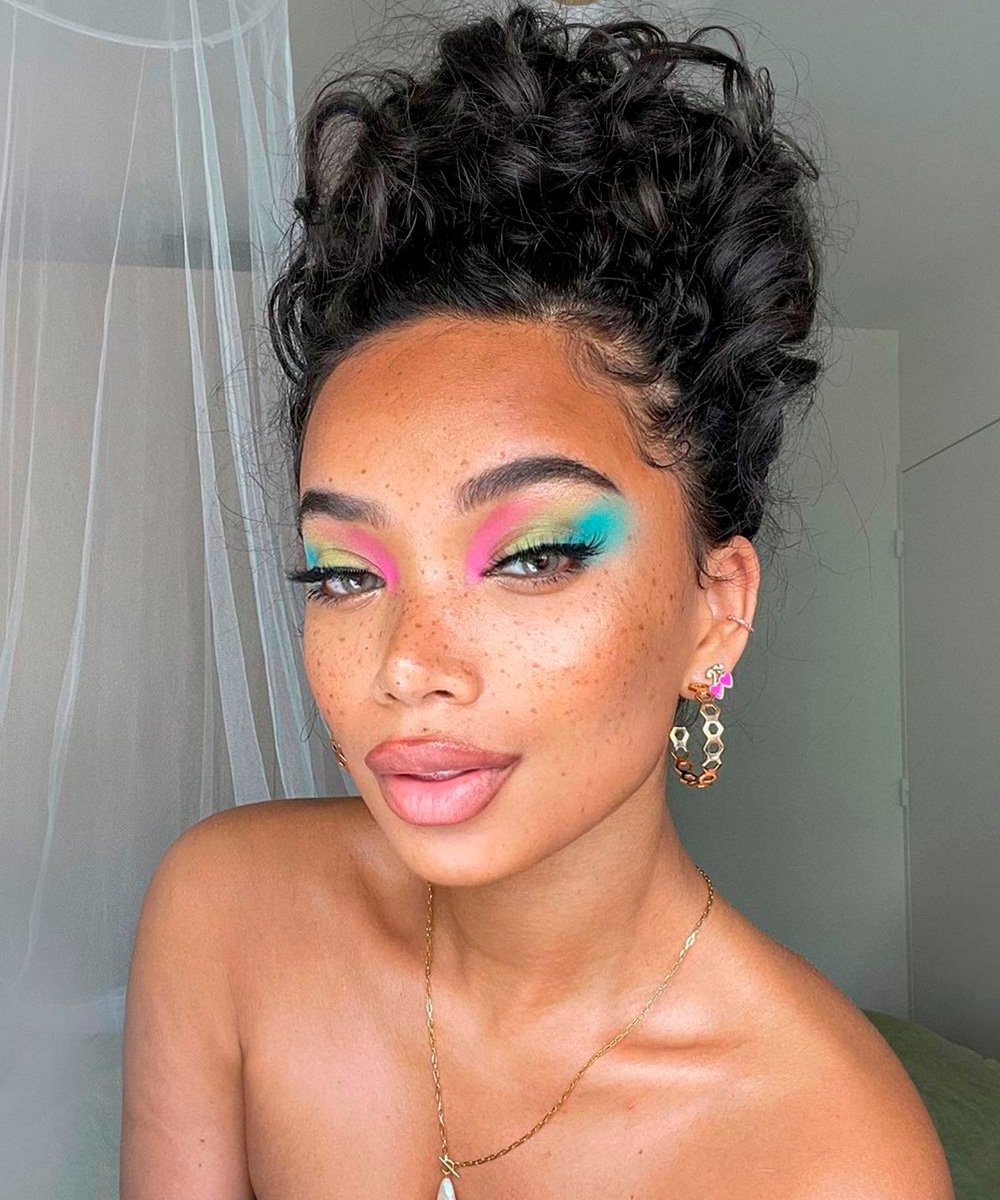 O Poder do Delineado Colorido: Um Toque de Ousadia - inspiração 1