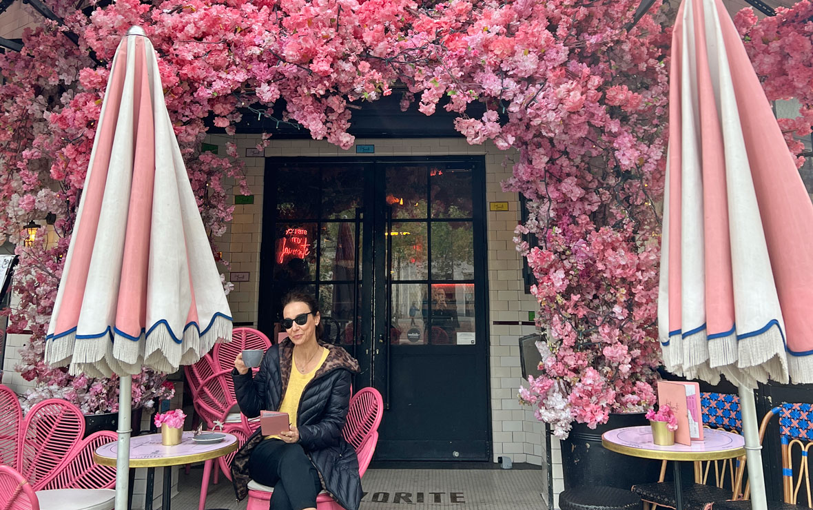 A Elegância da Rue Montorgueil: Uma Faixada de Delícias Matinais - inspiração 1