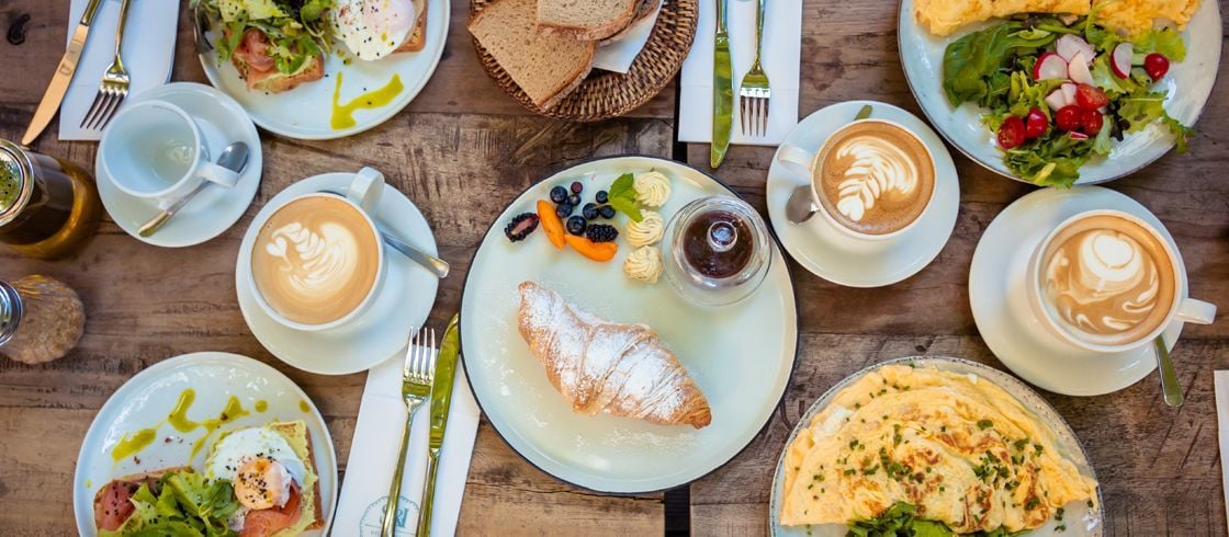 A Elegância da Rue Montorgueil: Uma Faixada de Delícias Matinais - inspiração 2