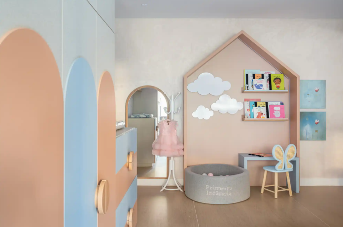 mobiliário montessoriano ou tradicional quarto pequeno