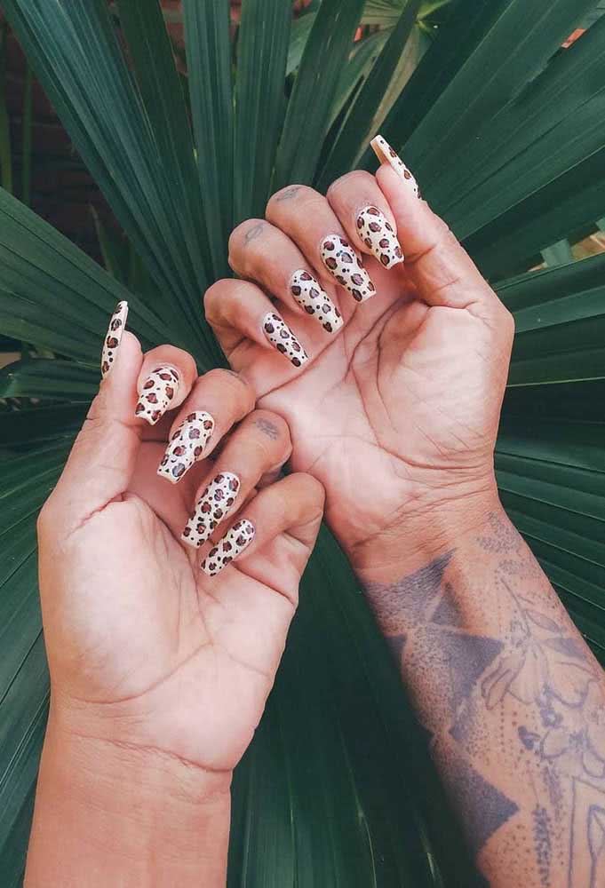 esmalte fosco ou brilhante para unha onça