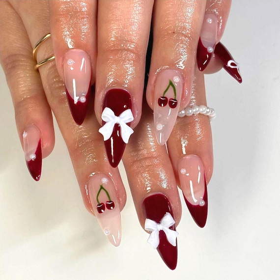 como evitar unhas decoradas branco e vermelho descascando rápido
