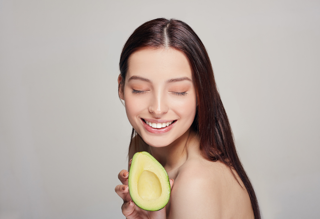 Adeus Frizz e Ressecamento: Descubra o Poder do Abacate para seus Cabelos