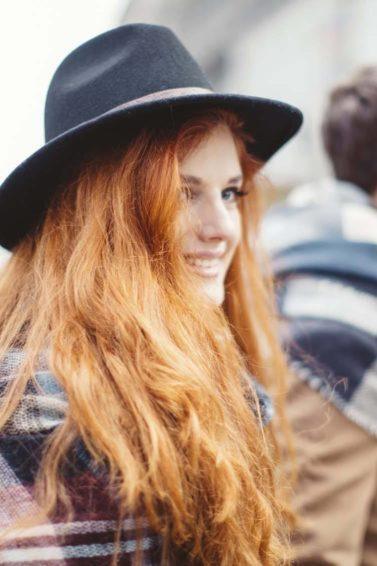 Metalizado e Chokers: O Legado dos Acessórios de Inverno 2017 na Moda Contemporânea