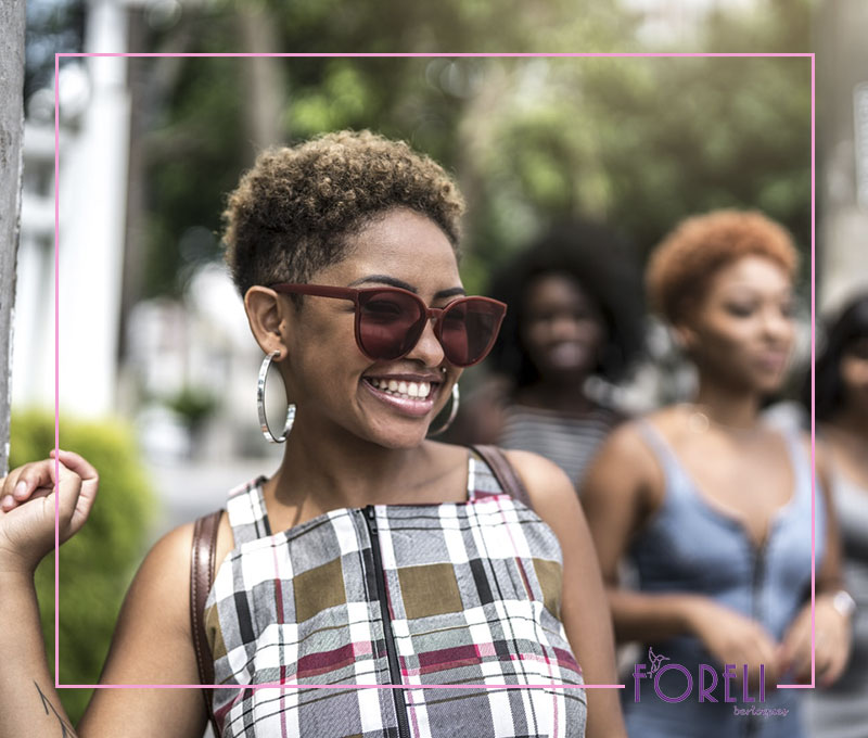 Guia Completo: Acessórios Essenciais para Cabelos Curtos em 2025