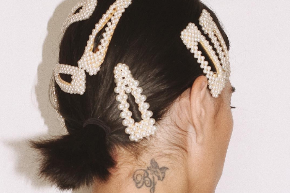 Tendências 2025: Maxicolares e Brincos para Cabelos Curtos