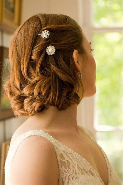 Tendências 2025: Maxicolares e Brincos para Cabelos Curtos