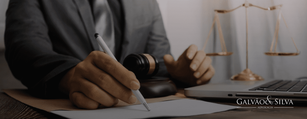 Advogado especialista em direito da infraestrutura e energia