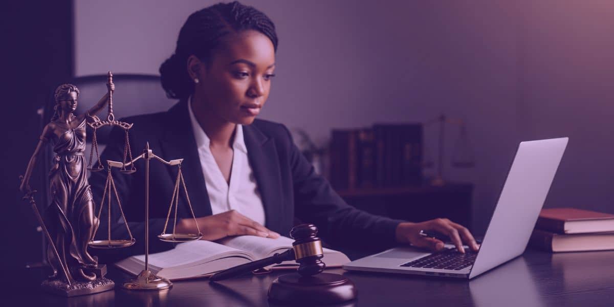 5 ideias de títulos:
1. O Futuro da Responsabilidade Civil na Era da IA: Desafios e Soluções.
2. IA e Erros Médicos: Quem é Responsável Pelos Diagnósticos Falhos?
3. Veículos Autônomos e Acidentes: A Nova Fronteira da Responsabilidade Civil.
4. Algoritmos Discriminatórios: Como a IA Pode Gerar Danos e Quem Deve Reparar.
5. Marco Legal da IA no Brasil: Implicações para a Responsabilidade Civil.