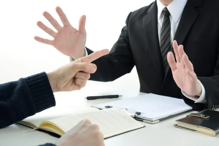 Guia completo: O que são danos morais trabalhistas e como comprovar