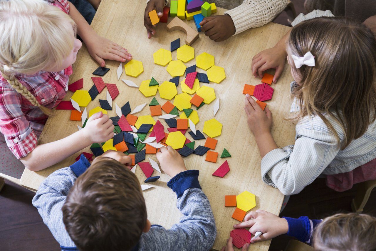 5 ideias de títulos:
1. O Poder Transformador da Solidariedade: Como Fazer a Diferença na Sua Comunidade.
2. Voluntariado: Uma Jornada de Autoconhecimento e Impacto Social.
3. Doar é Receber: Descubra os Benefícios de Ajudar o Próximo.
4. Pequenos Gestos