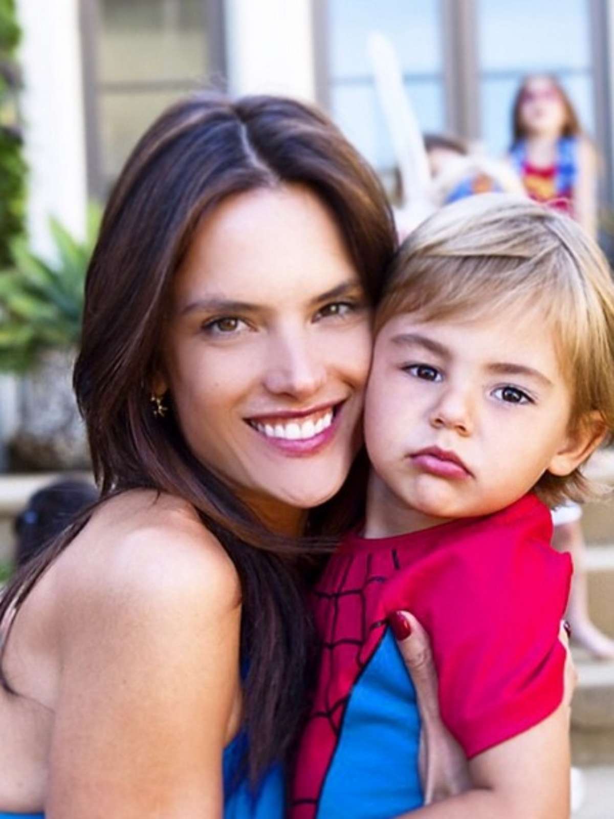 os Filhos de Alessandra Ambrósio
3. Como Alessandra Ambrósio Equilibra Carreira e Maternidade
4. Momentos Familiares de Alessandra Ambrósio nas Redes Sociais
5. O Legado de Alessandra Ambrósio: Filhos e Família