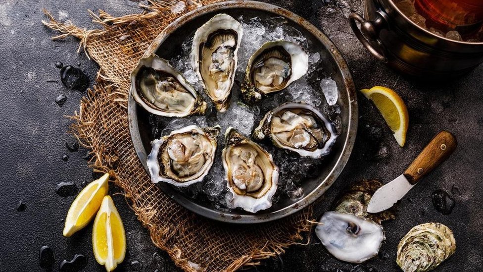 5 Alimentos Poderosos para Aumentar a Libido Feminina; Como a Alimentação Impacta o Desejo Sexual; Fatores Além da Dieta que Influenciam a Libido; Suplementos Naturais para Impulsionar a Libido; A Relação Entre Saúde Mental e Libido Feminina