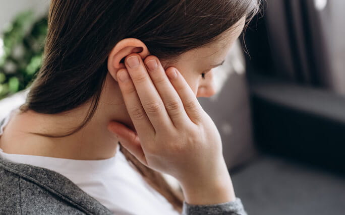 Dicas para viajar de avião sem sofrer com pressão no ouvido