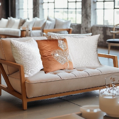 10 ideias de almofadas de linho e veludo para transformar sua sala