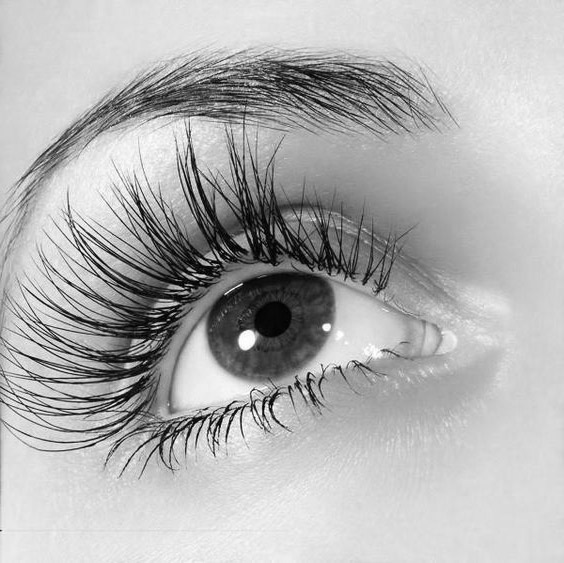 Alongamento de cílios volume brasileiro