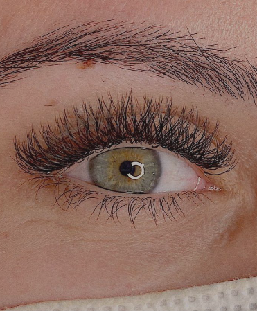 Alongamento de cílios volume brasileiro