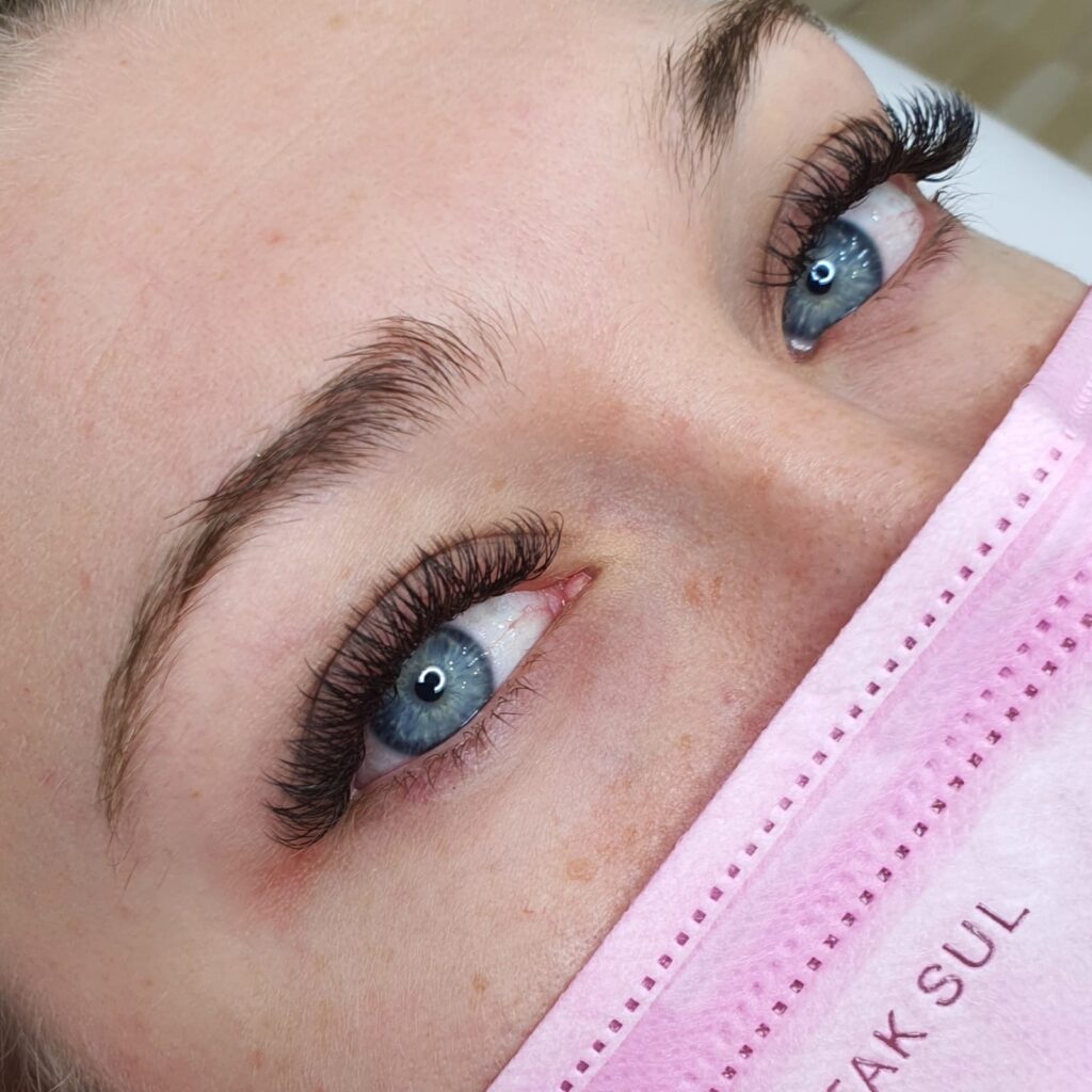 Manutenção e Cuidados Essenciais para Cílios Volume Brasileiro Durarem Mais