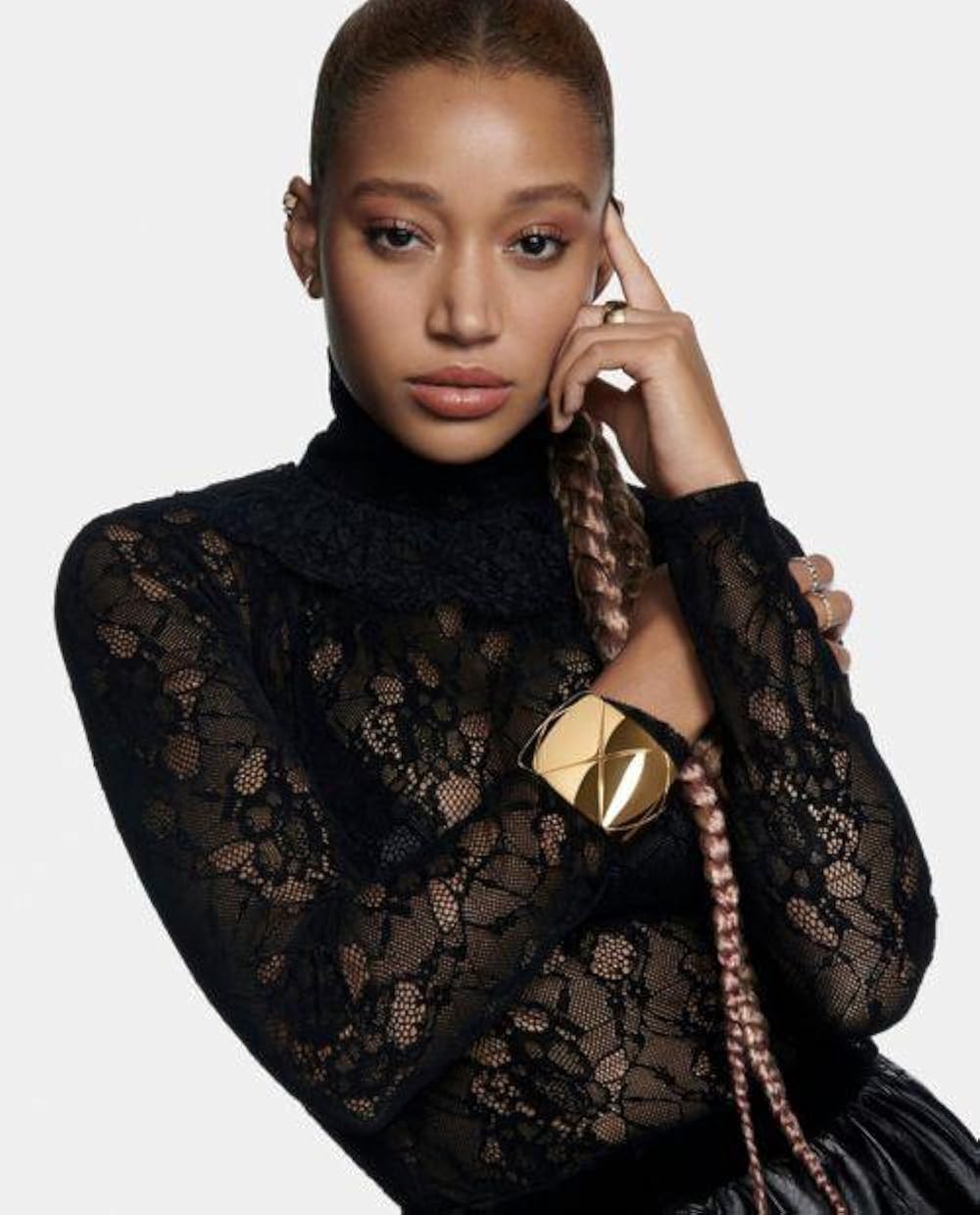 Amandla Stenberg: A Trajetória da Atriz e Ativista que Conquista Hollywood; De Rue a Osha: A Evolução de Amandla Stenberg no Cinema e na TV; Amandla Stenberg: Voz Ativa no Ativismo e Representatividade Não-Binária; Filmografia Completa de Amandla Stenberg: Os Melhores Filmes e Séries; Além das Telas: O Impacto de Amandla Stenberg na Música e no Ativismo Social