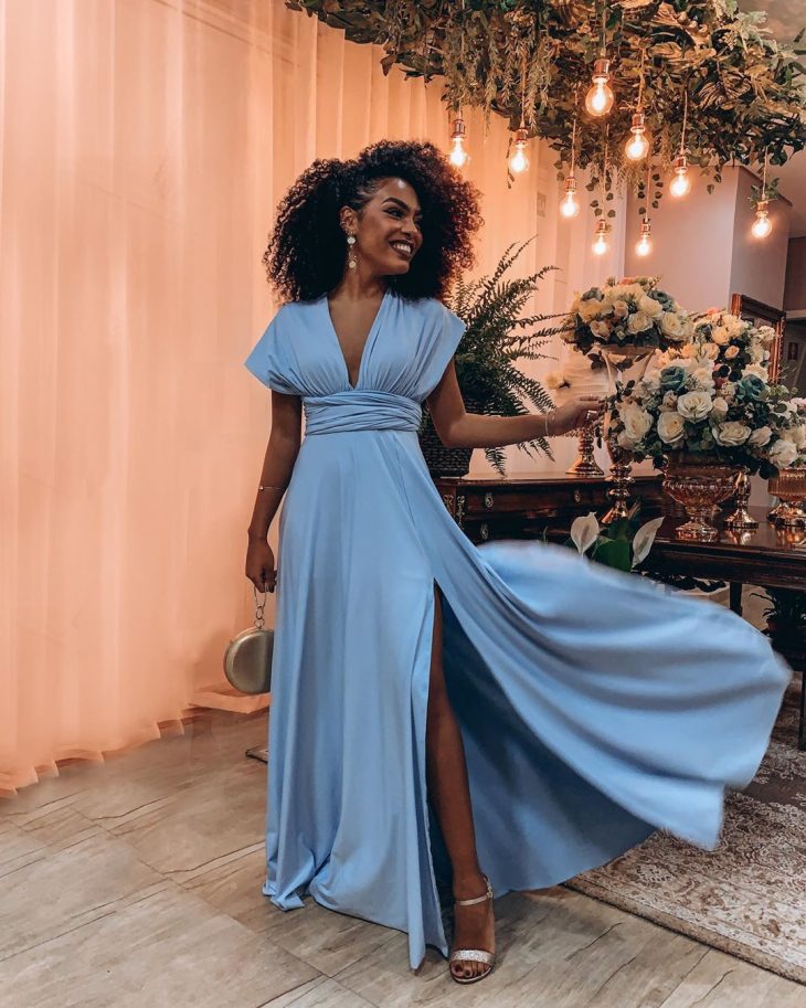 5 ideias de títulos:
1. Vestido Multiformas: O Guia Definitivo de Amarrações
2. Transforme seu Look: 10 Maneiras de Usar o Vestido Infinito
3. Vestido Multiformas para Madrinhas: Elegância e Versatilidade
4. Tecidos Ideais e Dicas para o Vestido Multiformas Perfeito
5. Do Casual ao Formal: Como Adaptar o Vestido Infinito para Cada Ocasião