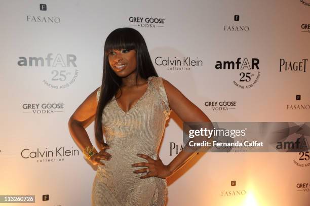 5 ideias de títulos:
1. amfAR: Uma Década de Luta e Conquistas Contra a AIDS
2. O Impacto dos Galas da amfAR na Pesquisa Médica
3. Doações para a amfAR: Como Contribuir para a Cura do HIV
4. amfAR no Brasil: A Associação Mineira de Farmacêuticos e seu Papel
5. Zara Larsson no amfAR Cannes 2026: O Que Esperar do Evento?