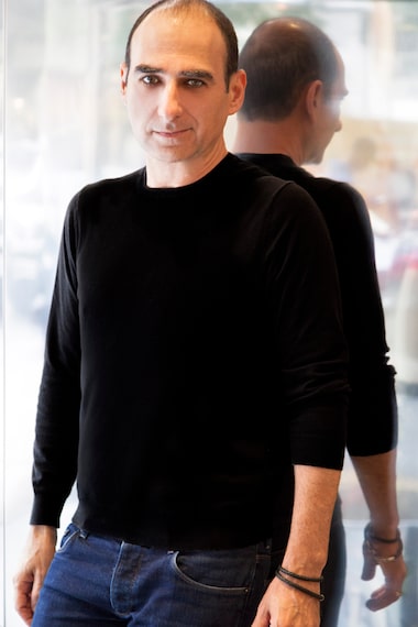 5 ideias de títulos:
1. Amir Slama: A Evolução do Beachwear Brasileiro para Alta Moda
2. Do Legado Rosa Chá à Marca Autoral: A Trajetória de Amir Slama
3. 