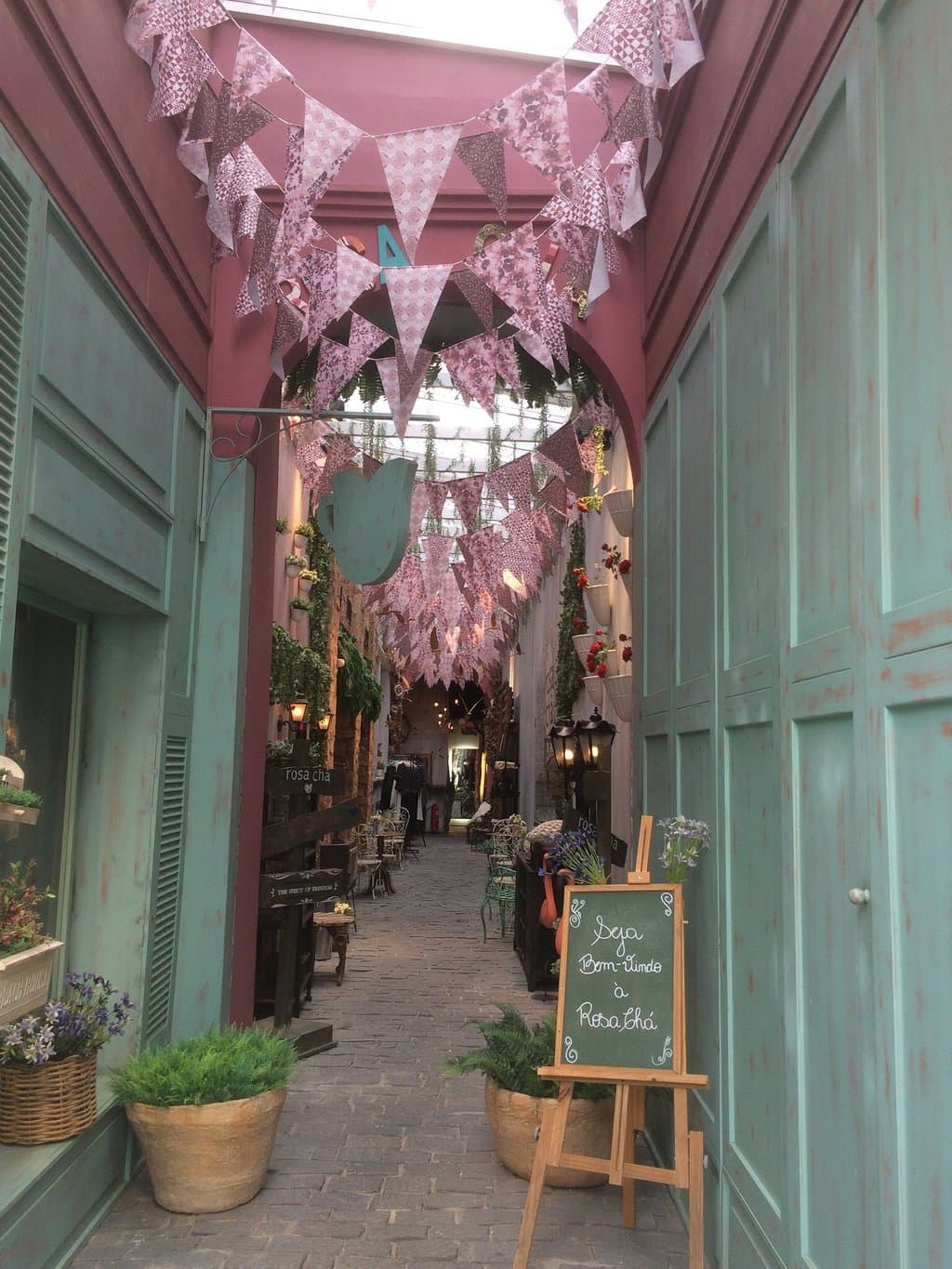 Contato e Benefícios.
5. A Reputação da Animale: Por que a Marca é Considerada 