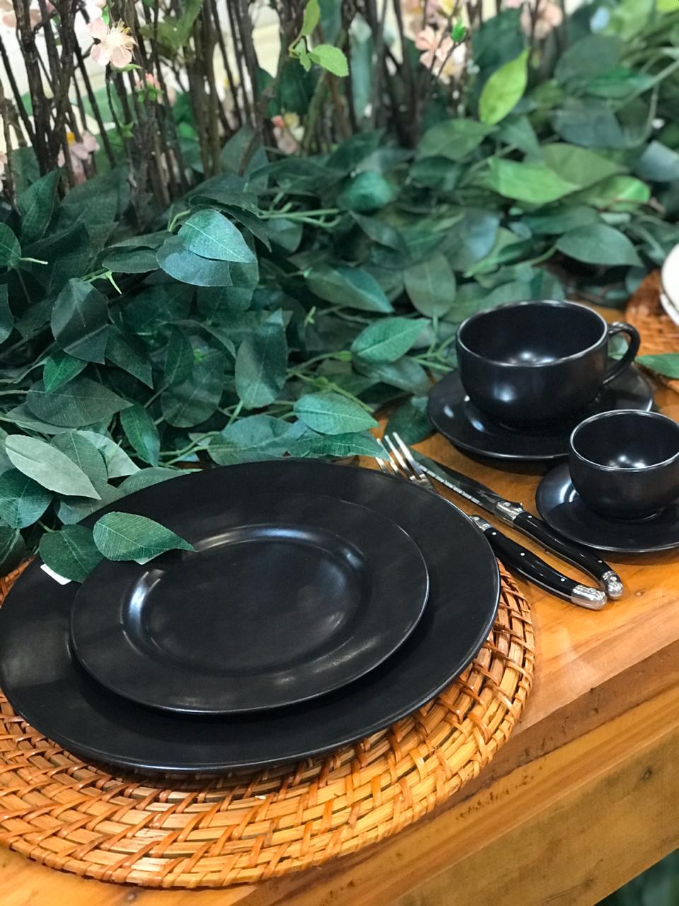 aparelho de jantar preto