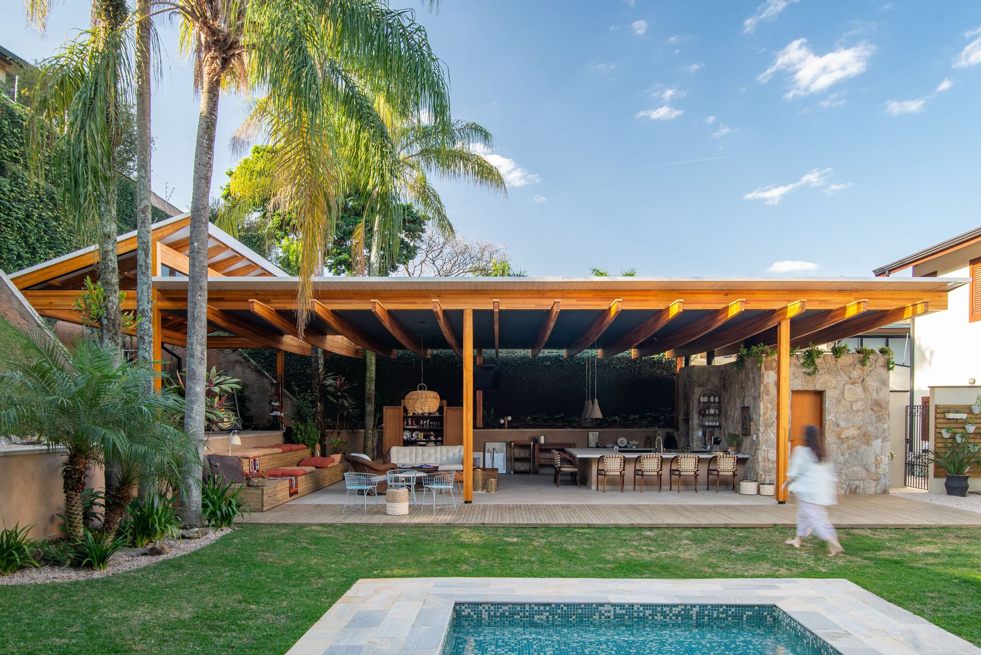 Tipos de Coberturas para Área Externa: Pergolados, Ombrelones e Toldos