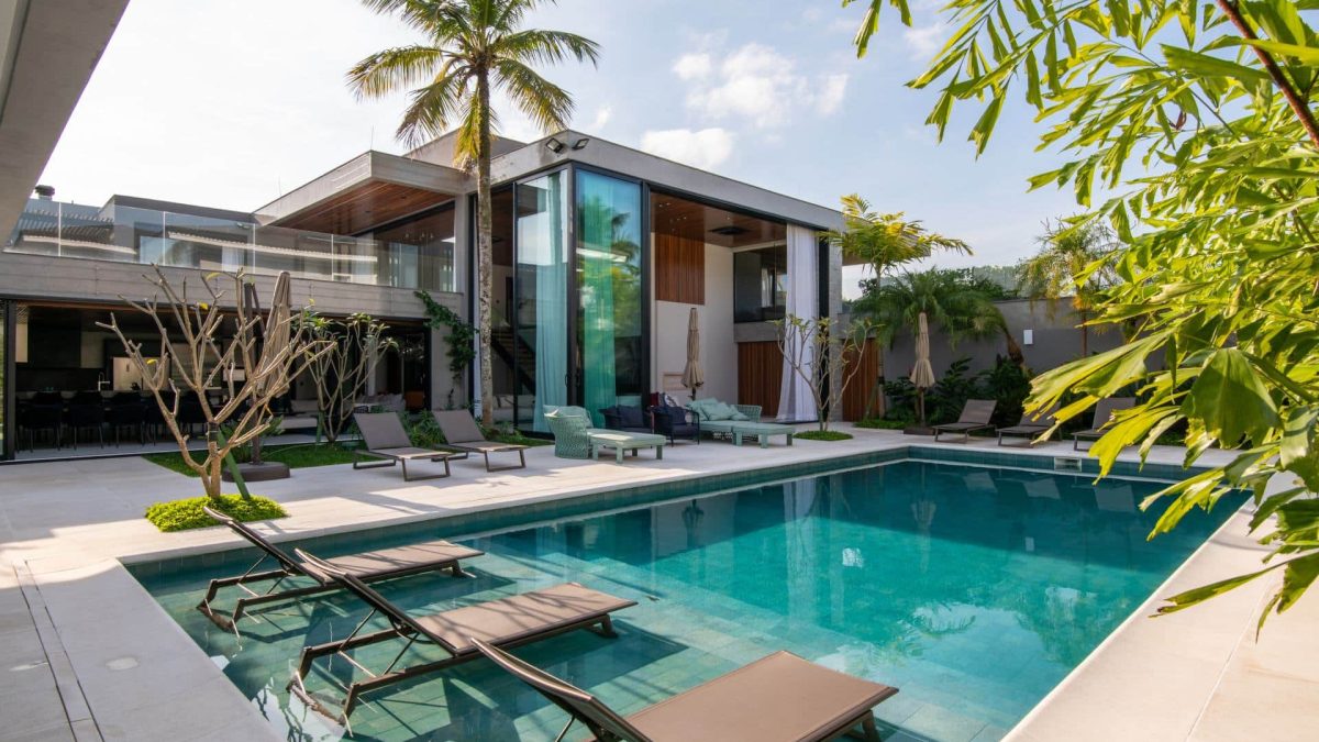 area externa com piscina