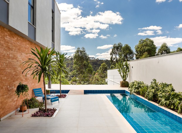 Como escolher o piso ideal para sua área de piscina