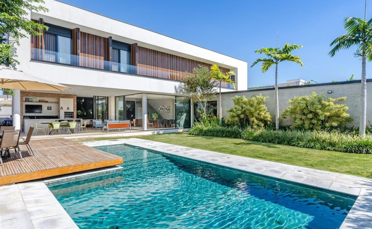 Iluminação de piscina: Dicas para segurança e sofisticação