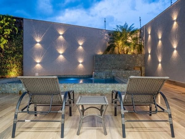Iluminação de piscina: Dicas para segurança e sofisticação