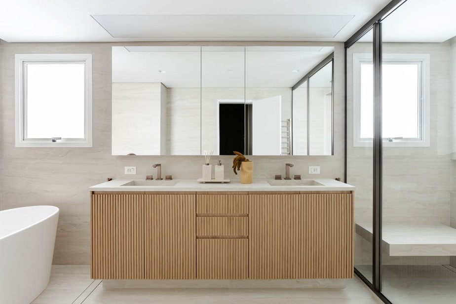 armario com espelho para banheiro