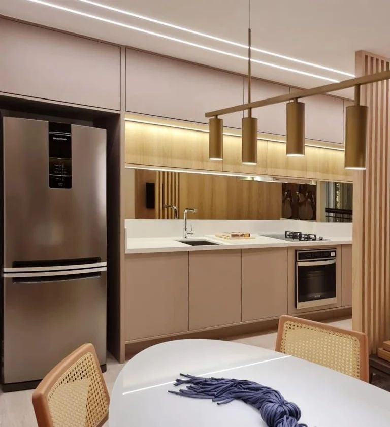 1. MDF ou MDP: Qual o Melhor Material para Seu Armário de Cozinha? 2. Todeschini vs Italínea: Comparativo de Marcas de Móveis Planejados. 3. Tendências de Cozinha 2026: Minimalismo e Tecnologia Invisível. 4. Como Calcular o Preço por m² de uma Cozinha Planejada. 5. Triângulo Funcional: O Segredo para uma Cozinha Prática e Eficiente.