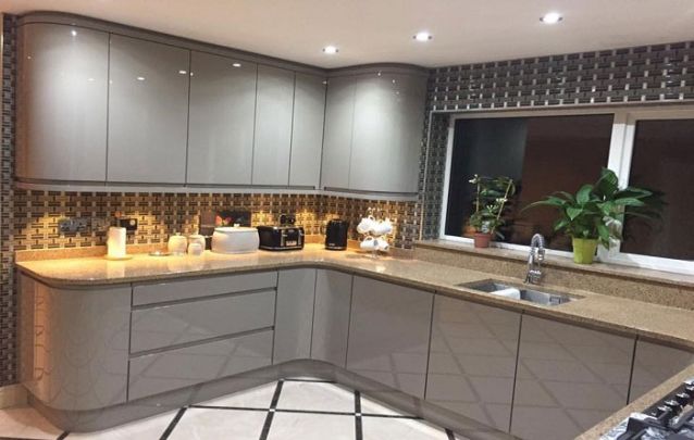 1. MDF ou MDP: Qual o Melhor Material para Seu Armário de Cozinha? 2. Todeschini vs Italínea: Comparativo de Marcas de Móveis Planejados. 3. Tendências de Cozinha 2026: Minimalismo e Tecnologia Invisível. 4. Como Calcular o Preço por m² de uma Cozinha Planejada. 5. Triângulo Funcional: O Segredo para uma Cozinha Prática e Eficiente.