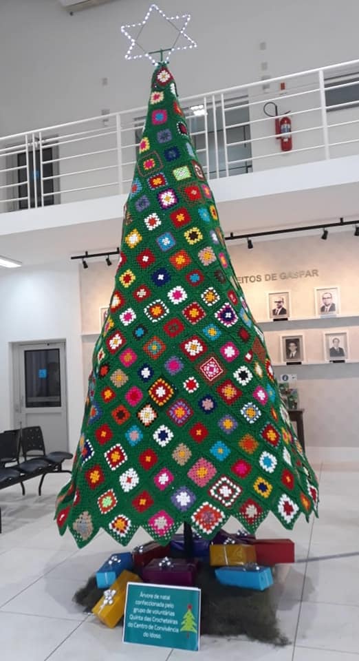 5 tutoriais de árvores de natal em crochê para todos os níveis