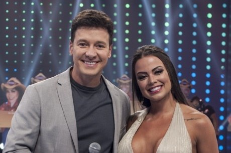 A evolução dos assistentes de palco na TV brasileira: o caso Rodrigo Faro