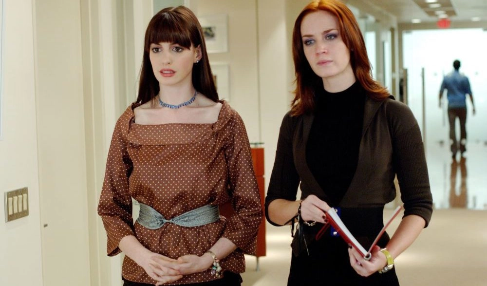 Onde Assistir O Diabo Veste Prada Online: Guia Completo de Streaming e Aluguel; O Diabo Veste Prada 2: Tudo o que Sabemos Sobre a Continuação (Data